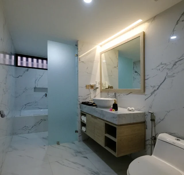 DoA - Grand Deluxe Room_4_edited Bathroom